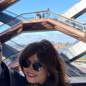 Meet your Posher, Debbie